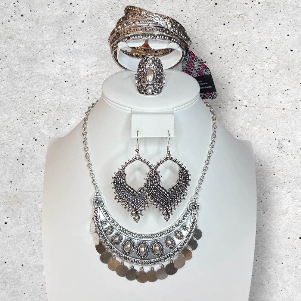 NWT Paparazzi Sunset Sightings Silver 9-Piece Jewelry Set